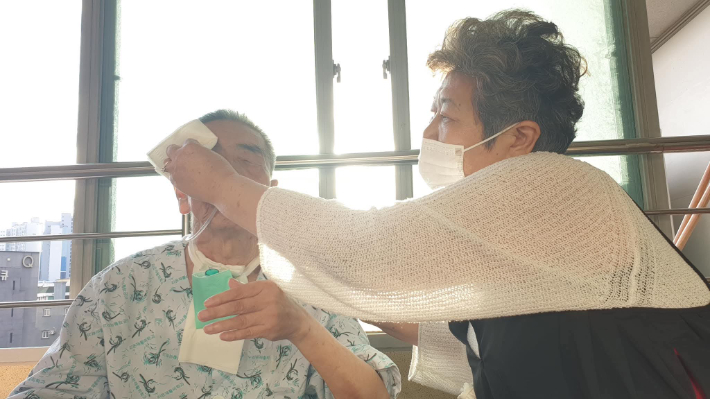 이외수씨 부인 전영자씨 별세…향년 72세