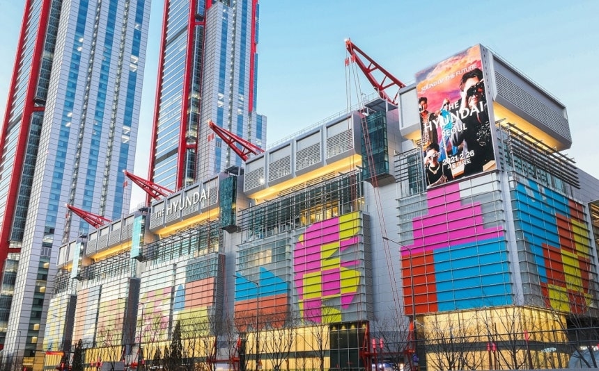 [속보]더현대서울에도 폭파 협박글…폭발물 또 발견 안 돼