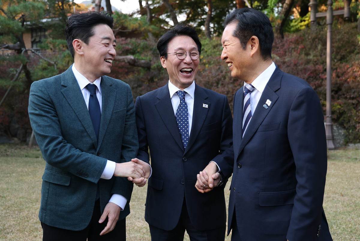 의사 지방근무 강제하는 ‘지역의사제’ 결국 도입한다…당정 협의로 추진