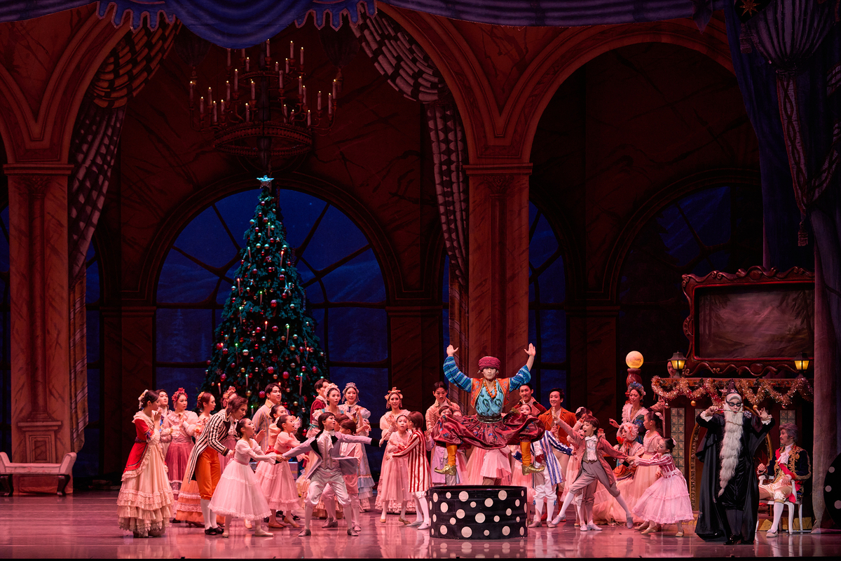 발레단의 자존심 대결···국립발레단 vs 유니버설발레단, ‘호두’로 연말 관객몰이