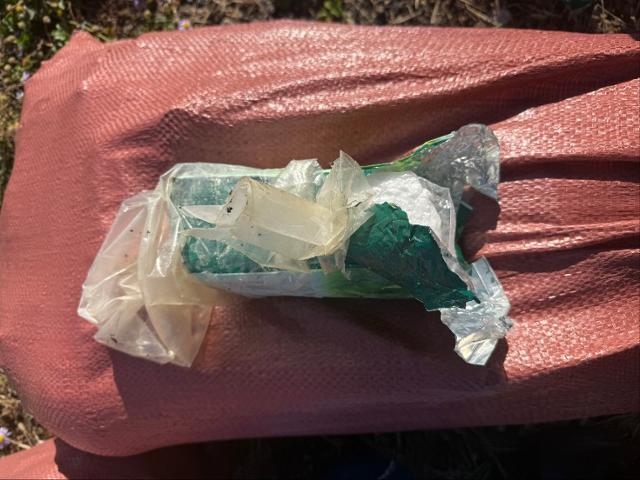 10일 오전 제주시 애월읍 해안에서 발견된 마약류 의심 물질. 제주해양경찰청 제공