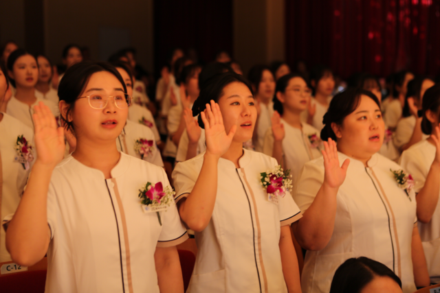 성신여대 간호학과 2학년 재학생 총 111명이 제18회 나이팅게일 선서식에서 선서하고 있다. 성신여대 제공