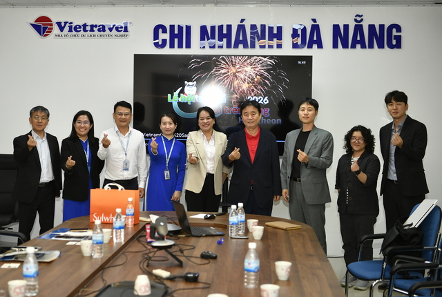 베트남 다낭 여행사 대상 산천어축제 관광상품 세일즈 모습. 화천군청 제공