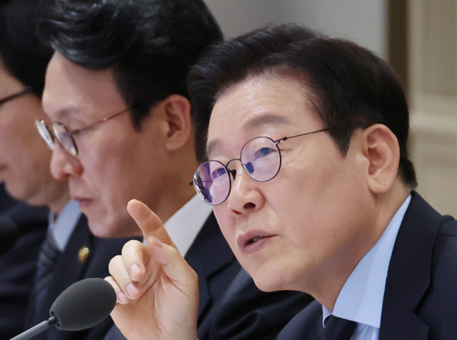 이재명 대통령이 11일 용산 대통령실에서 열린 국무회의에서 발언하고 있다. 연합뉴스