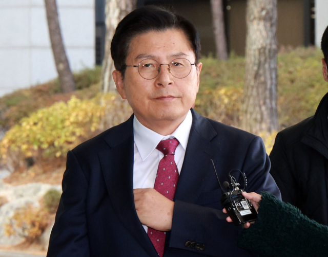 [속보]체포된 황교안 “지금 미친X와 싸우고 있어…누구냐면”