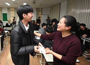 ‘수능 가채점표 사용’ 제각각… “입실 전 꼭 확인하세요”