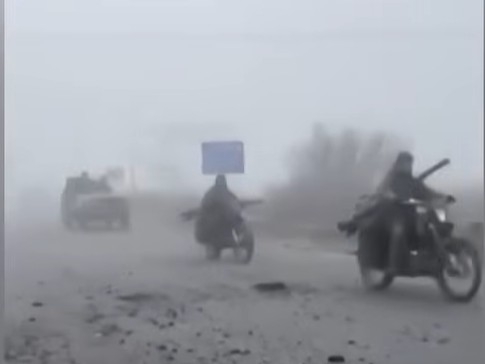 포크로우스크로 진입하는 러시아군 더 선 유튜브 채널 캡쳐