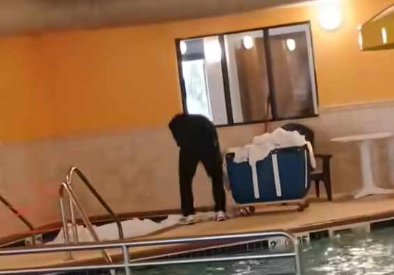 호텔 온탕에서 침대 시트 세탁을? “거기서 잔다니 역겨워”