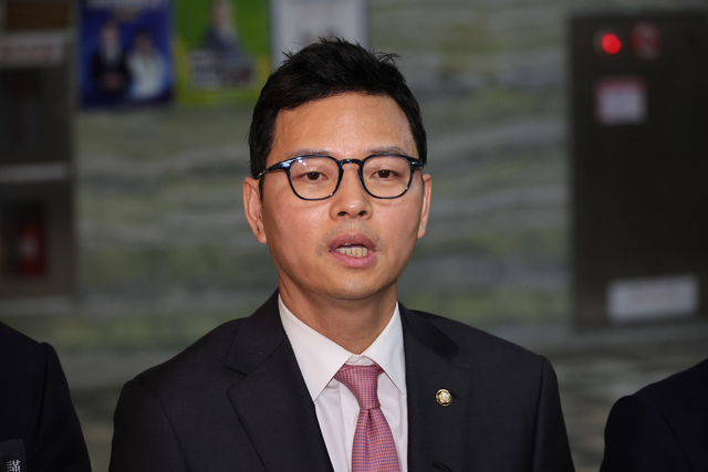 박정훈 국민의힘 의원이 14일 서울 여의도 국회에서 열린 과학기술정보방송통신위원회 국정감사에서 정회 후 발언하고 있다. 뉴시스