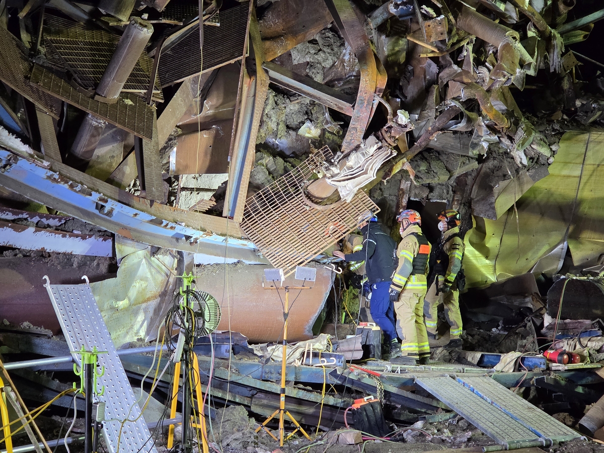 울산화력 매몰자 시신 1구 추가 수습…사망자 6명으로 늘어