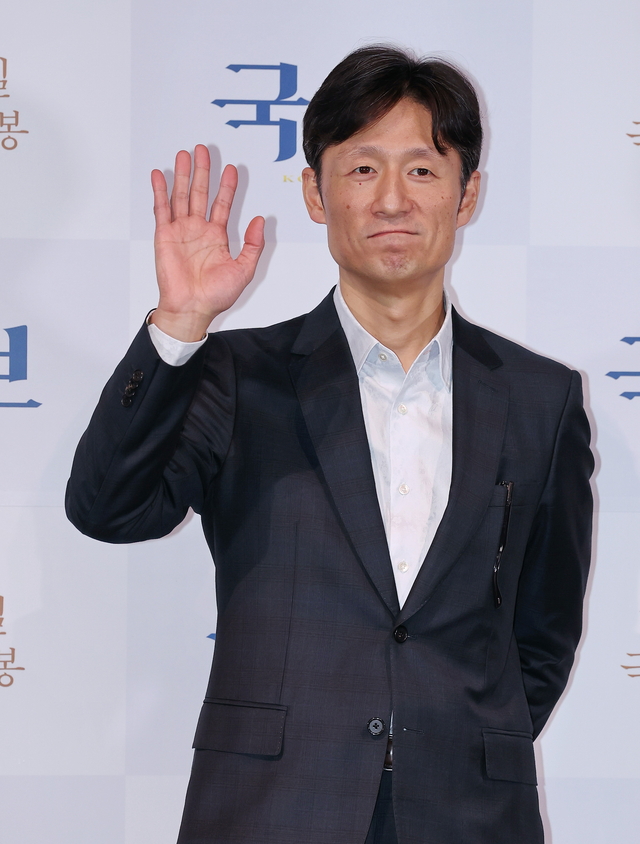 재일동포 이상일 감독이 13일 서울 CGV 용산아이파크몰점에서 열린 영화 ‘국보’ 시사 간담회에서 포즈를 취하고 있다. 연합뉴스