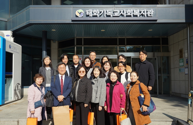 고려사이버대 사회복지학부 학생들이 12일 서울 강남구 태화기독교사회복지관을 방문해 탐방 프로그램을 진행했다. 고려사이버대 제공