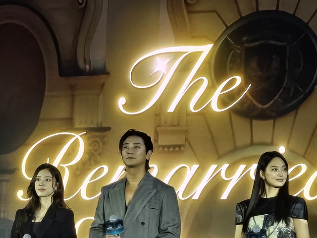 13일(현지시간) 홍콩디즈니랜드 호텔 컨퍼런스센터에서 열린 디즈니+ 오리지널 프리뷰 행사에 ‘재혼 황후’ 배우 신민아(오른쪽부터), 주지훈, 이세영이 참석했다. 동명의 인기 웹소설, 웹툰을 원작으로 하는 시리즈는 내년 하반기 디즈니+에서 공개된다. 이민경 기자