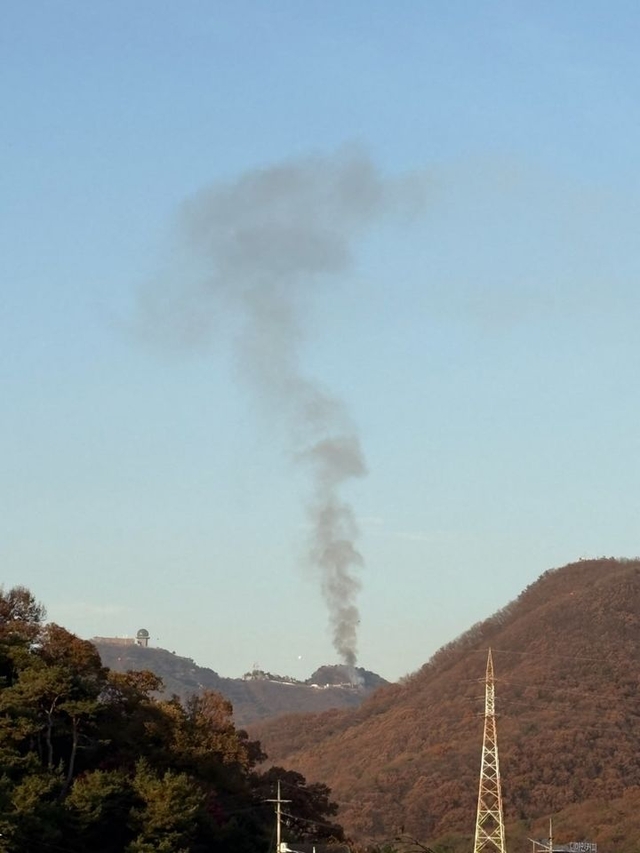 불이 난 군포 수리산. 경기도소방재난본부