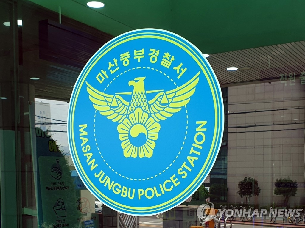 부임 한 달 신임교사에 “방 잡고 놀자”…50대 교장 송치