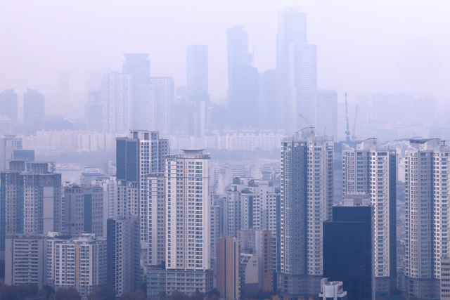 13일 서울 남산에서 바라본 아파트 단지 모습. 연합뉴스