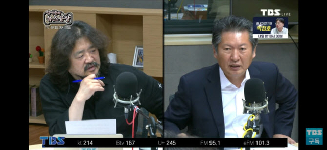 김어준(왼쪽) 씨와 정청래 더불어민주당 대표. 유튜브 캡처