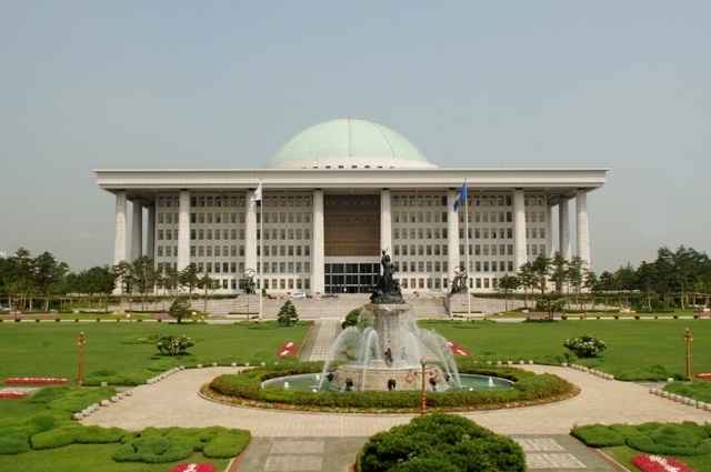 제헌절, 18년 만에 공휴일로 부활한다…행안소위서 법안통과