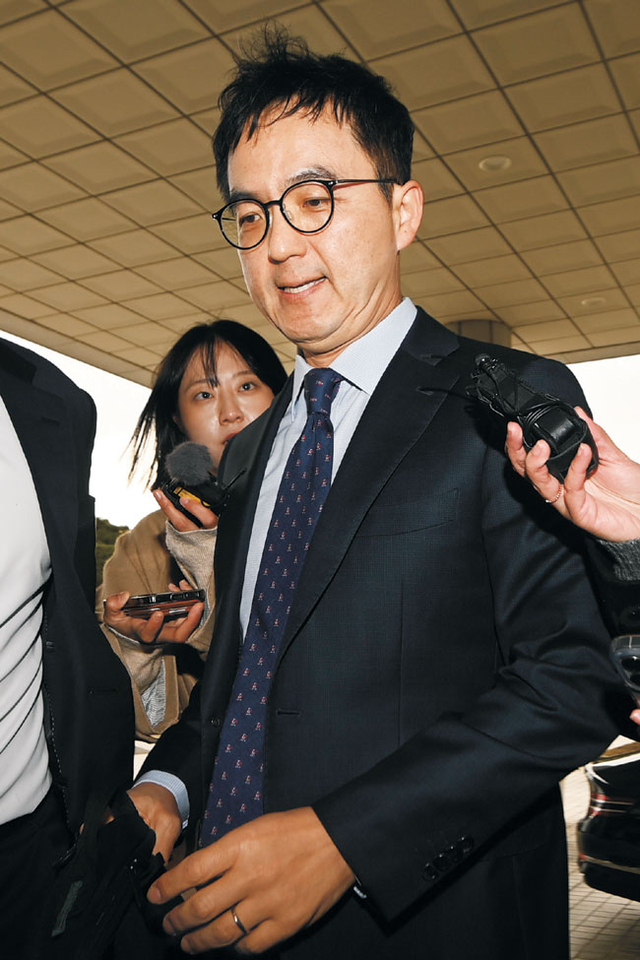 구자현 ‘침묵 출근’