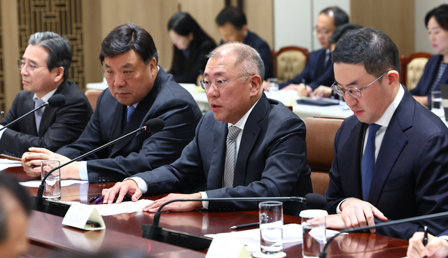 ‘숨은 지원군’ 기업인