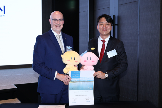 왼쪽부터 마크 벤탈 에어버스 R&T프로그램 총괄과 최성아 대전시 정무경제과학부시장