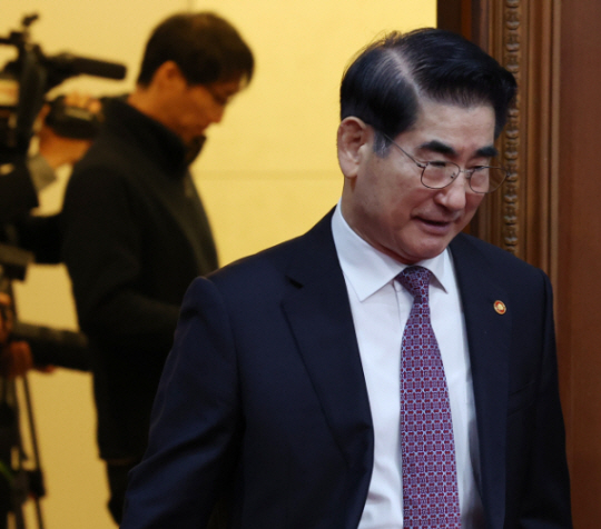 김용현, ‘계엄군 재판’ 증인신문도 불출석…과태료 500만원 처분