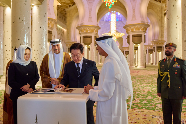 ‘그랜드 모스크’ 방문