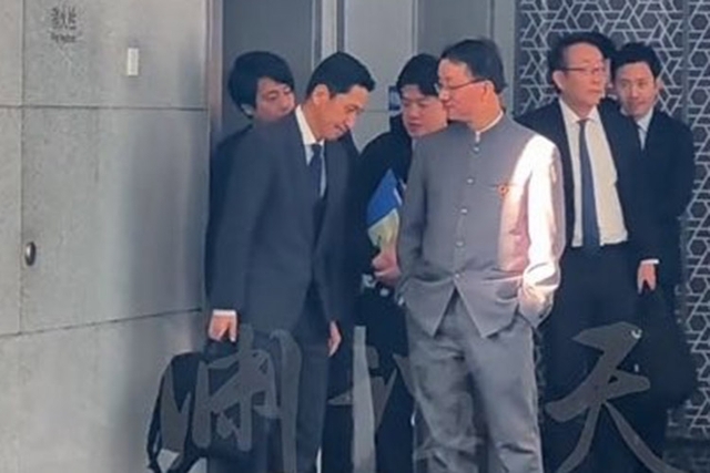 류진쑹(오른쪽) 중국 외교부 국장과 가나이 마사아키(왼쪽) 일본 외무성 국장. 중국 위위안탄톈 연합뉴스