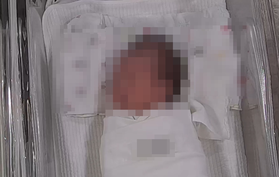 ‘CCTV보고 깜짝’ 산후조리원서 신생아 바뀌었다…친자 검사까지 진행