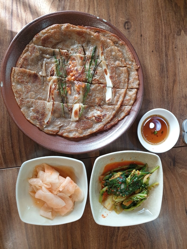 강릉삼교리막국수의 메밀전.