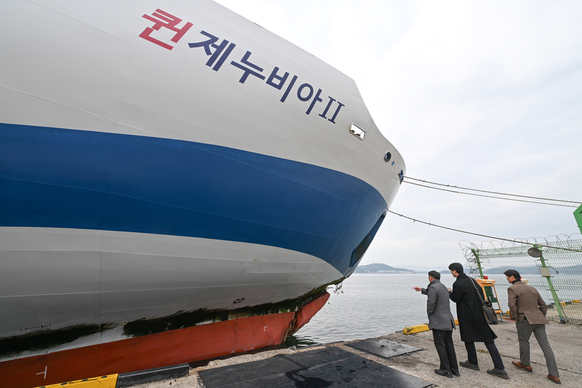 항해사가 휴대전화 보다가… ‘267명 여객선’ 좌초