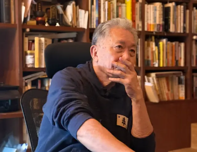 일본 고베 개풍관에서 진행된 대담 중 생각에 잠겨있는 우치다 다쓰루 고베여대 명예교수. 우치다 교수가 운영하는 개풍관은 합기도 수련과 철학 공부를 중심으로 느슨하게 연대하는 지역 공동체다. 박동미 기자