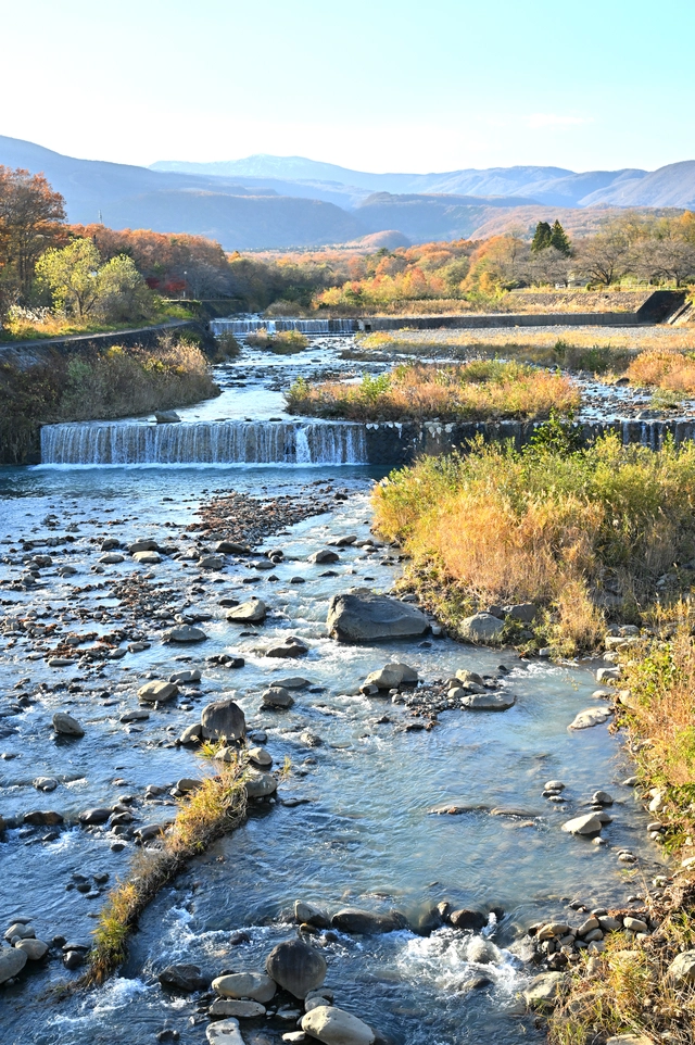 도갓타온천 마을을 가로지르는 마쓰가와. 자오연봉에서 흘러내리는 물길이다. 미야기 올레길이 이 물길을 건넌다.