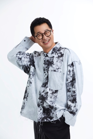 지상렬, 16세 연하 쇼호스트와 열애…“따숩게 만나는 中”