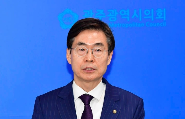 조경태 국민의힘 의원이 3일 일 광주시의회 브리핑룸에서 기자회견을 열고 ‘광주 선언’을 하고 있다. 뉴시스