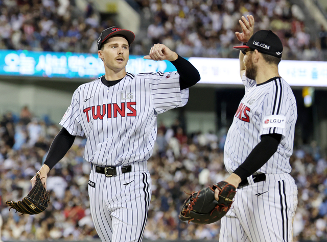 LG의 앤더스 톨허스트(왼쪽)과 오스틴 딘. 뉴시스