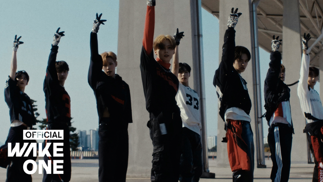 그룹 알파드라이브원. 웨이크원 제공