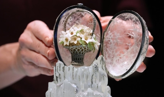 파베르제 달걀 중 최고가로 판매된 ‘윈터 에그’. AP 연합뉴스