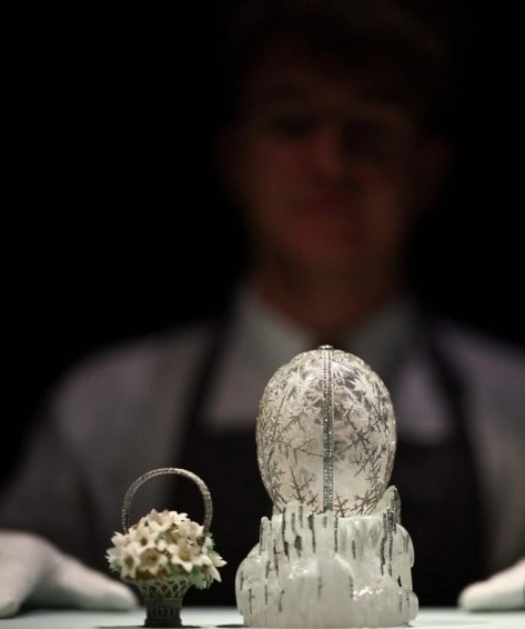 파베르제 달걀 중 최고가로 판매된 ‘윈터 에그’. AP 연합뉴스