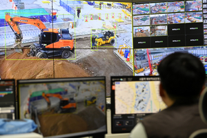 스마트안전모 쓴 작업자 모니터링… VR체험으로 재해 대응 능력 제고[안전 경영으로 100년기업 초석 다진다 ]