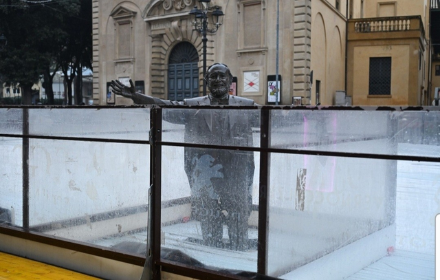 ‘파바로티’가 왜 이런 곳에…유족 “추하고 무례”