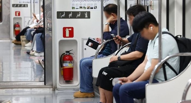 서울 지하철 내부. 연합뉴스