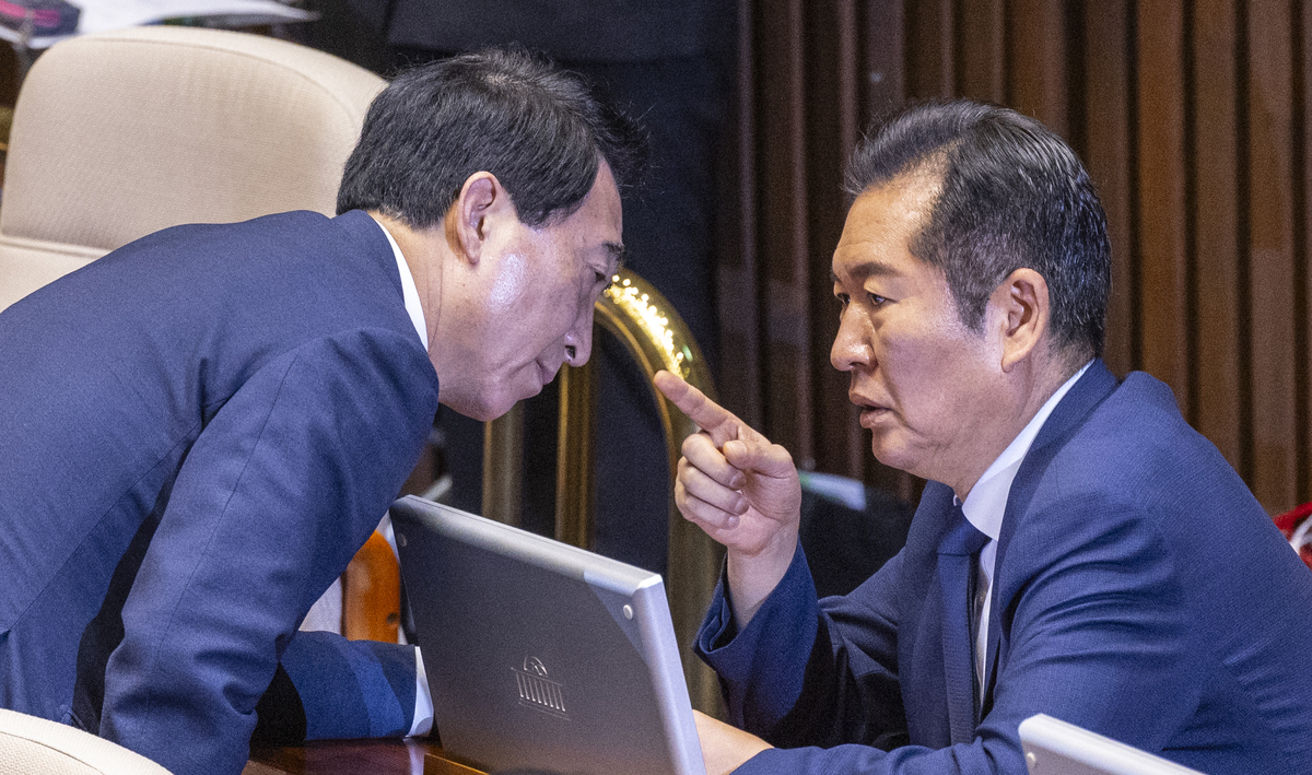 “현지누나 문자? 범죄도, 윤리감찰 대상도 아냐”···민주당 수석대변인의 발언