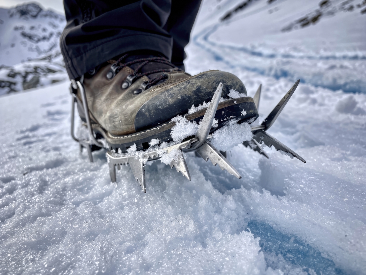 출근길 ‘아이젠’ 찬 직장인 등장…국회대로 12중 추돌사고 등 아수라장