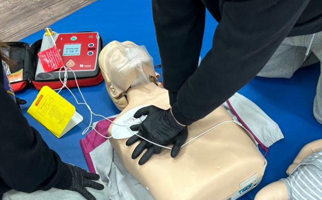자동심장충격기 실습. 연합뉴스 자료사진