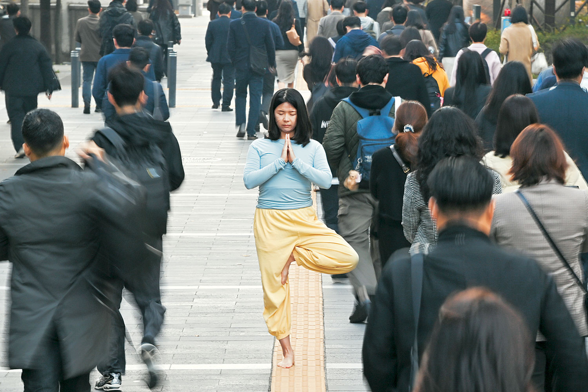 회사 밖은 춥다?… 신경 쓰지 말고 날 위해 사세요[포토 스토리]