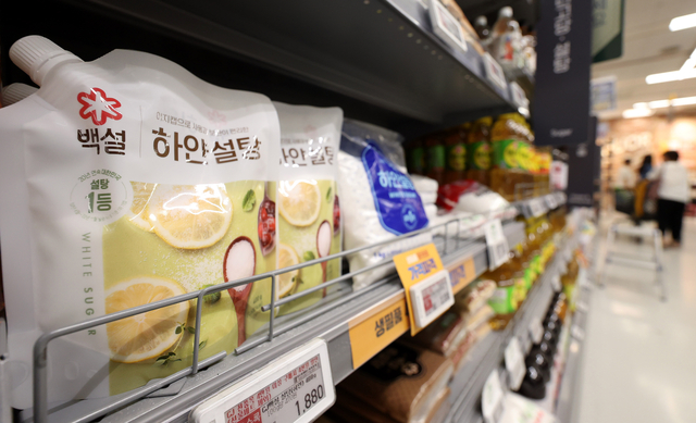 서울시내 한 대형마트에 밀가루가 진열돼 있는 모습. 뉴시스 프라임