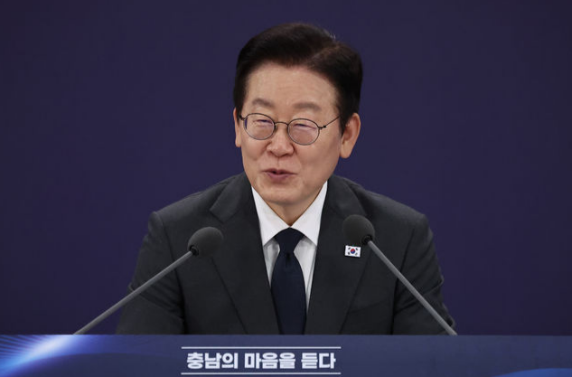 이재명 대통령이 5일 충남 천안시 한국기술교육대학교에서 열린 ‘충남의 마음을 듣다’ 타운홀미팅에서 발언하고 있다.  뉴시스