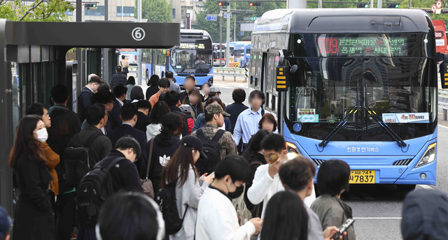 출근하는 직장인들. 뉴시스