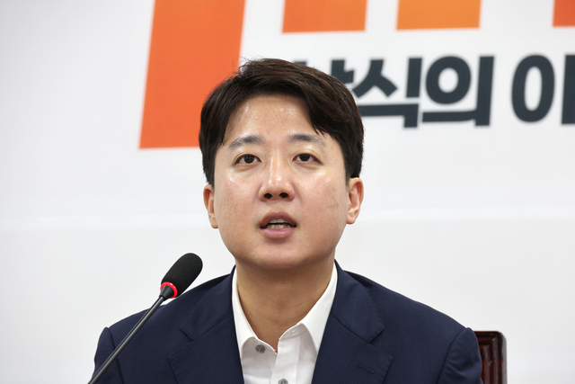 이준석 “尹은 술에 취해 자멸했는데, 민주당은 독재 유혹에 취해”